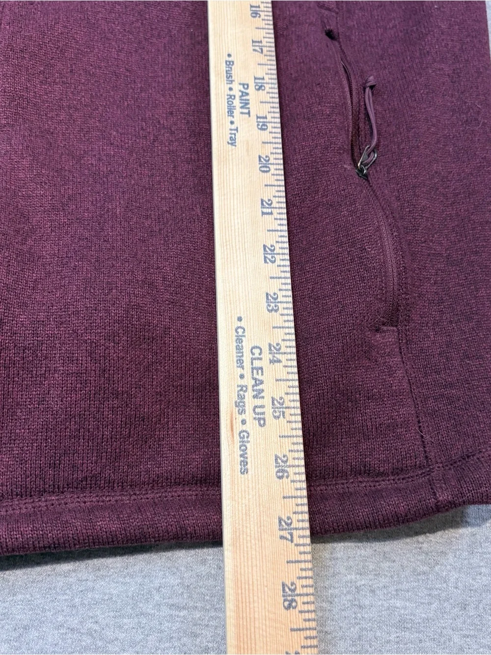 The North Face Men’s Gordon Lyons Burgundy full zip up fleece jacket. Size xl